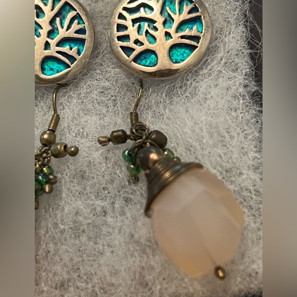🍀🍀🍀 2pairs of earrings, a Tree of life set and Stone set - Picture 5 of 5